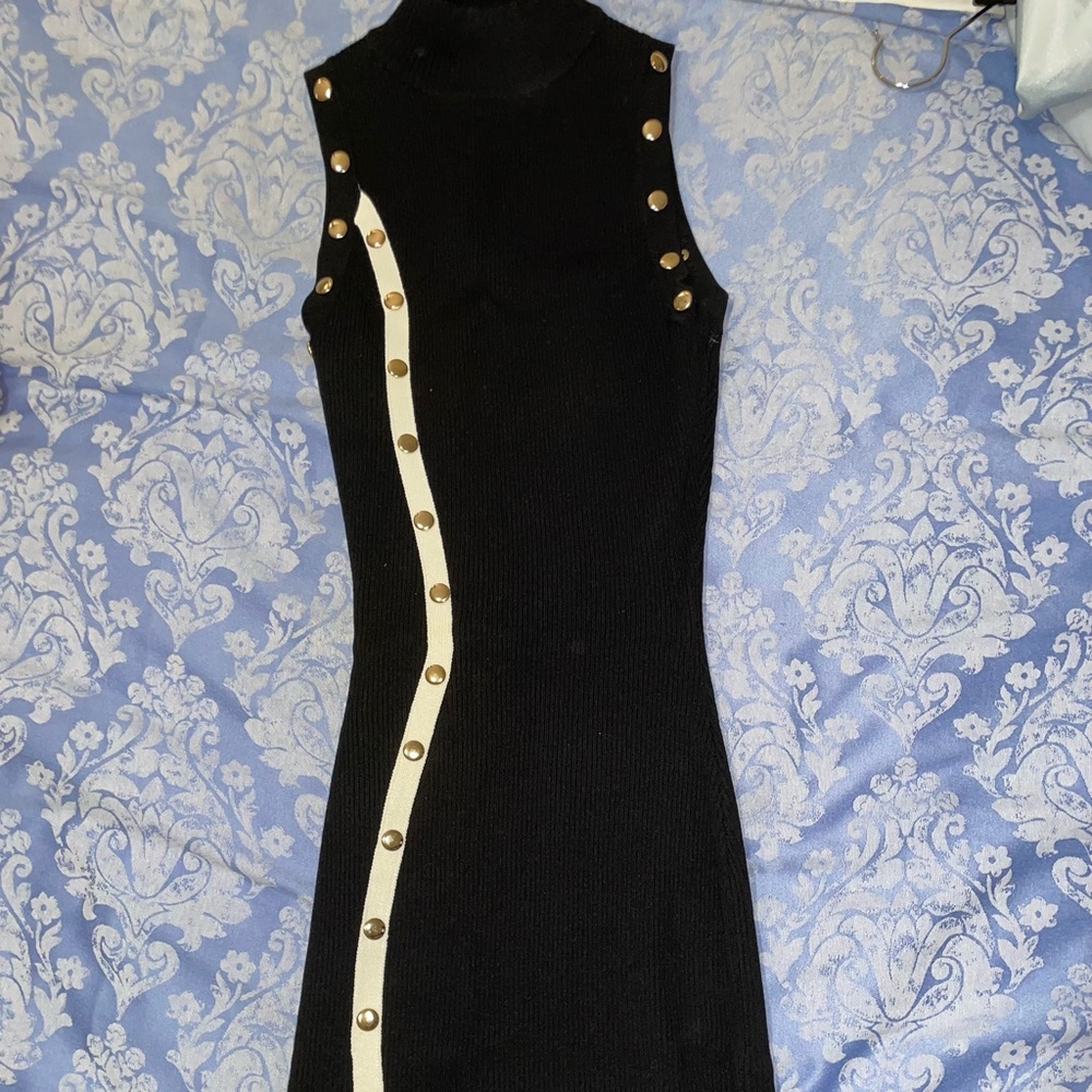 Sleeveless black and white ribbed mini dress